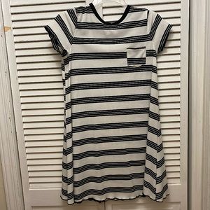 BLACK & WHITE STRIPED T-SHIRT DRESS